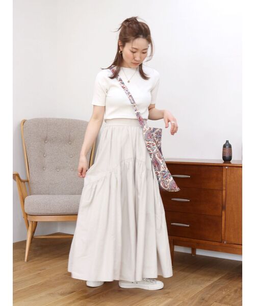 Ungrid(アングリッド)の「バックオープンフィットTee(Tシャツ/カットソー・レディース・ブラック/レッド/オフホワイト・FREE)」の8枚目の写真