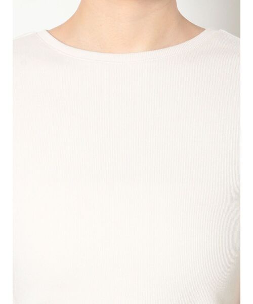 Ungrid(アングリッド)の「バックオープンフィットTee(Tシャツ/カットソー・レディース・ブラック/レッド/オフホワイト・FREE)」の12枚目の写真