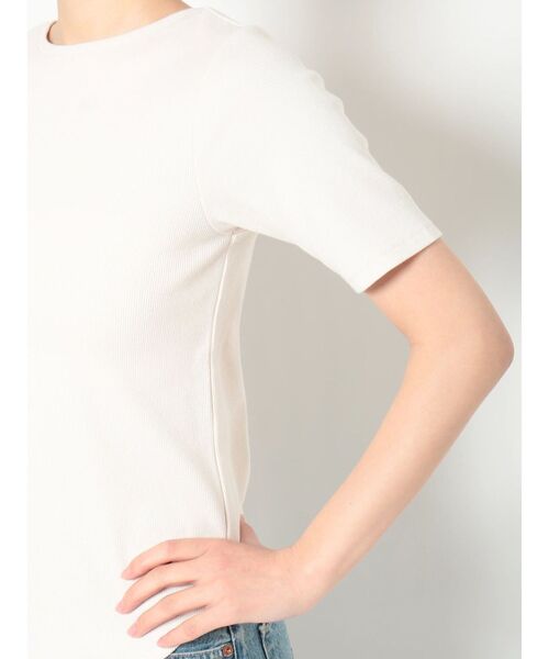 Ungrid(アングリッド)の「バックオープンフィットTee(Tシャツ/カットソー・レディース・ブラック/レッド/オフホワイト・FREE)」の18枚目の写真