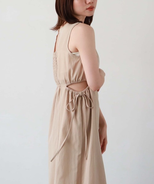 archives(アルシーヴ)の「麻調サイドスリットノースリワンピース(ワンピース・レディース・ブラック/グリーン/レンガ/ベージュ・MEDIUM)」の2枚目の写真