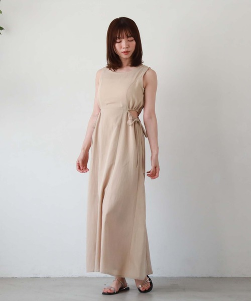 archives(アルシーヴ)の「麻調サイドスリットノースリワンピース(ワンピース・レディース・ブラック/グリーン/レンガ/ベージュ・MEDIUM)」の5枚目の写真