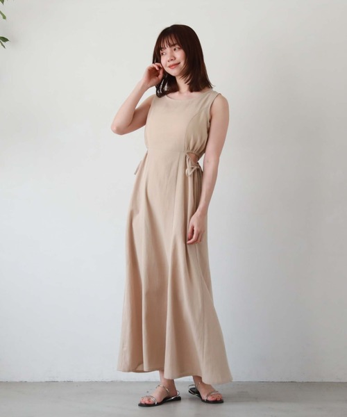 archives(アルシーヴ)の「麻調サイドスリットノースリワンピース(ワンピース・レディース・ブラック/グリーン/レンガ/ベージュ・MEDIUM)」の7枚目の写真