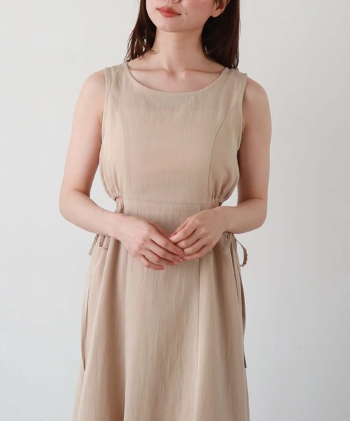 archives(アルシーヴ)の「麻調サイドスリットノースリワンピース(ワンピース・レディース・ブラック/グリーン/レンガ/ベージュ・MEDIUM)」の9枚目の写真