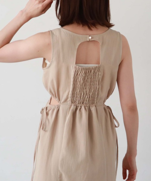 archives(アルシーヴ)の「麻調サイドスリットノースリワンピース(ワンピース・レディース・ブラック/グリーン/レンガ/ベージュ・MEDIUM)」の11枚目の写真