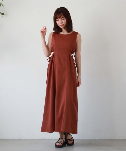 archives(アルシーヴ)の「麻調サイドスリットノースリワンピース(ワンピース・レディース・ブラック/グリーン/レンガ/ベージュ・MEDIUM)」の12枚目の写真
