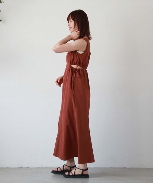 archives(アルシーヴ)の「麻調サイドスリットノースリワンピース(ワンピース・レディース・ブラック/グリーン/レンガ/ベージュ・MEDIUM)」の14枚目の写真