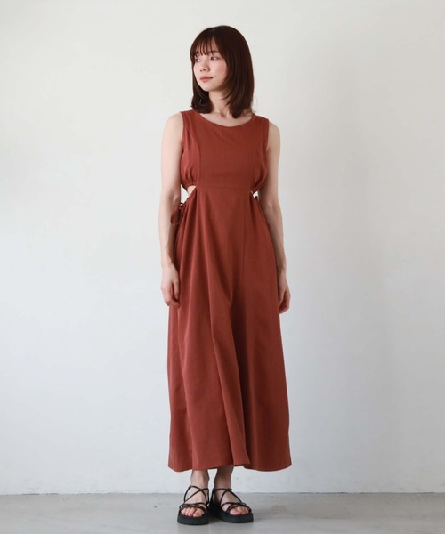 archives(アルシーヴ)の「麻調サイドスリットノースリワンピース(ワンピース・レディース・ブラック/グリーン/レンガ/ベージュ・MEDIUM)」の16枚目の写真