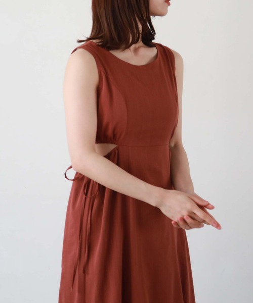 archives(アルシーヴ)の「麻調サイドスリットノースリワンピース(ワンピース・レディース・ブラック/グリーン/レンガ/ベージュ・MEDIUM)」の19枚目の写真