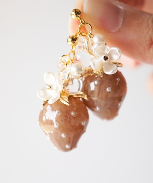 CERCA(チェルカ)の「jolie minette/いちご × バブル ピアス(ピアス(両耳用)・レディース・ブラウン/ゴールド/ベージュ/ブラック/シルバー・FREE)」の3枚目の写真