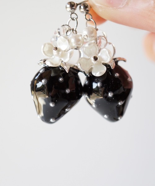 CERCA(チェルカ)の「jolie minette/いちご × バブル ピアス(ピアス(両耳用)・レディース・ブラウン/ゴールド/ベージュ/ブラック/シルバー・FREE)」の2枚目の写真