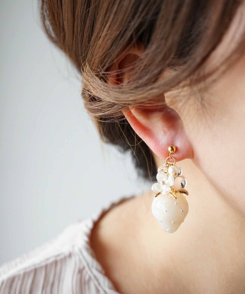 CERCA(チェルカ)の「jolie minette/いちご × バブル ピアス(ピアス(両耳用)・レディース・ブラウン/ゴールド/ベージュ/ブラック/シルバー・FREE)」の7枚目の写真