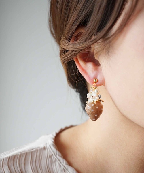 CERCA(チェルカ)の「jolie minette/いちご × バブル ピアス(ピアス(両耳用)・レディース・ブラウン/ゴールド/ベージュ/ブラック/シルバー・FREE)」の8枚目の写真