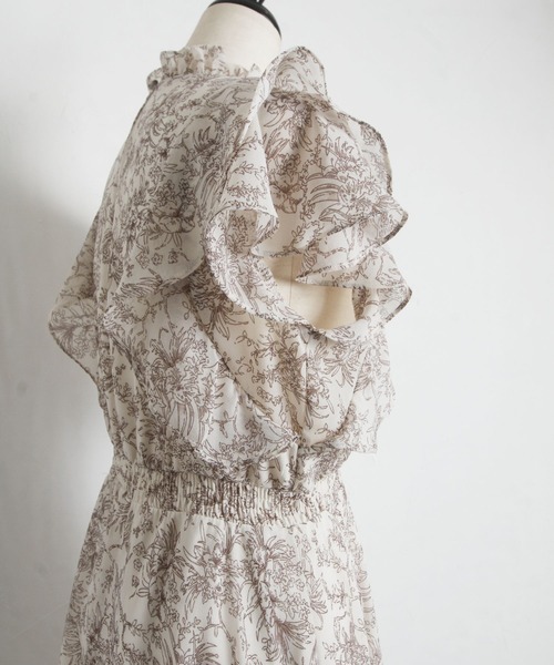 tocco closet（トッコ　クローゼット）の「プチフリルネックラッフルフリルスリーブフラワープリントワンピース（ワンピース・レディース・ブラック/アイボリー・M）」の7枚目の写真