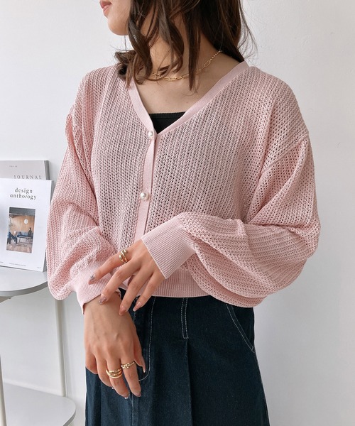 AS KNOW AS plus(アズノゥアズプラス)の「〇UVカット!!きらボタンVネックカーディガン(カーディガン/ボレロ・レディース・サックスブルー/イエロー/オフホワイト/ブラック/ブルー系/ブラック系/ピンク系/ピンク・FREE)」の8枚目の写真