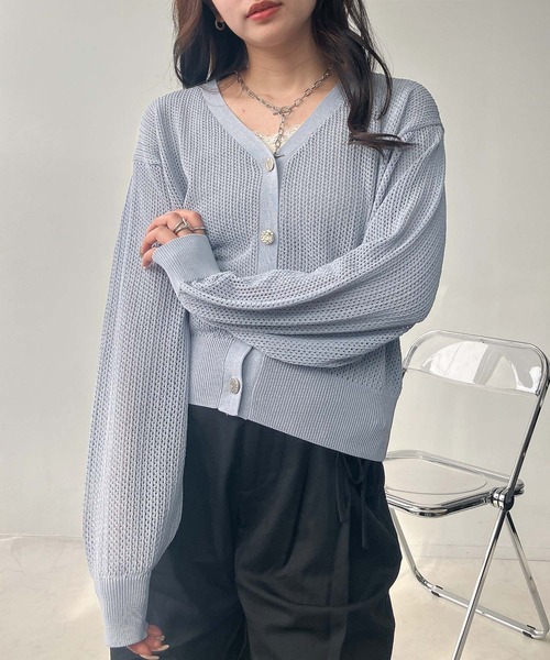 AS KNOW AS plus(アズノゥアズプラス)の「〇UVカット!!きらボタンVネックカーディガン(カーディガン/ボレロ・レディース・サックスブルー/イエロー/オフホワイト/ブラック/ブルー系/ブラック系/ピンク系/ピンク・FREE)」の11枚目の写真