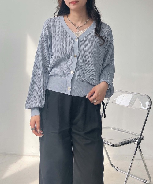 AS KNOW AS plus(アズノゥアズプラス)の「〇UVカット!!きらボタンVネックカーディガン(カーディガン/ボレロ・レディース・サックスブルー/イエロー/オフホワイト/ブラック/ブルー系/ブラック系/ピンク系/ピンク・FREE)」の12枚目の写真