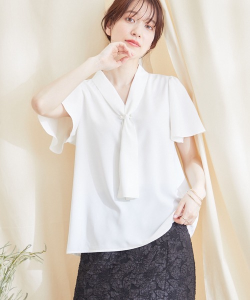 Jayro(ジャイロ)の「パール付ボウタイブラウス(シャツ/ブラウス・レディース・ブラック/ライトグレー/ダークブラウン/ホワイト系その他・M)」の2枚目の写真