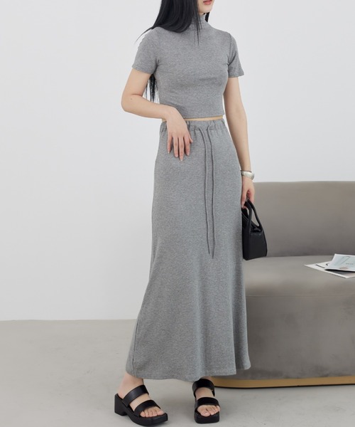solleim（ソルレム）の「クロップTシャツ＋マキシスカートセットアップ