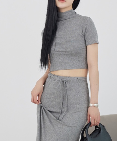 solleim（ソルレム）の「クロップTシャツ＋マキシスカートセットアップ