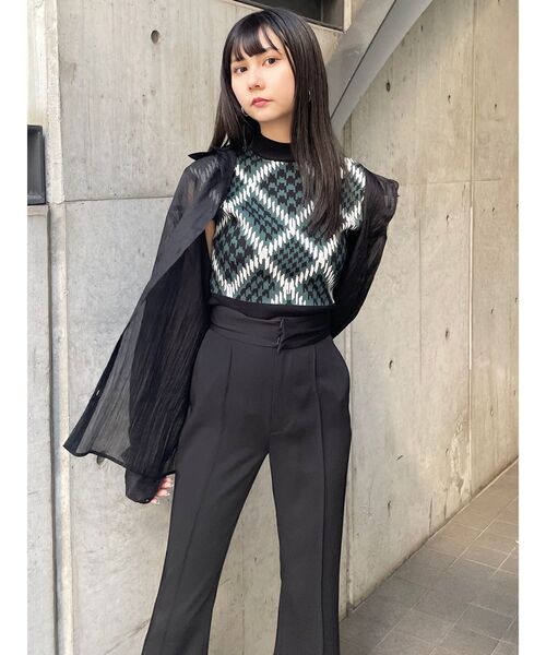 MURUA（ムルーア）の「ジオメパターンニットタンク（ニット/セーター・レディース・モカ/ベージュ/グリーン・FREE）」の4枚目の写真