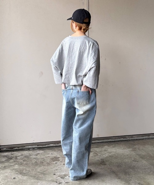 ISOOK(アイスー)の「ビッグサイズロゴTシャツ(kiharu select) / ユニセックス オーバーサイズ ロゴT プリントT メンズライク 古着(Tシャツ/カットソー・レディース・ホワイト/グレー・FREE)」の11枚目の写真
