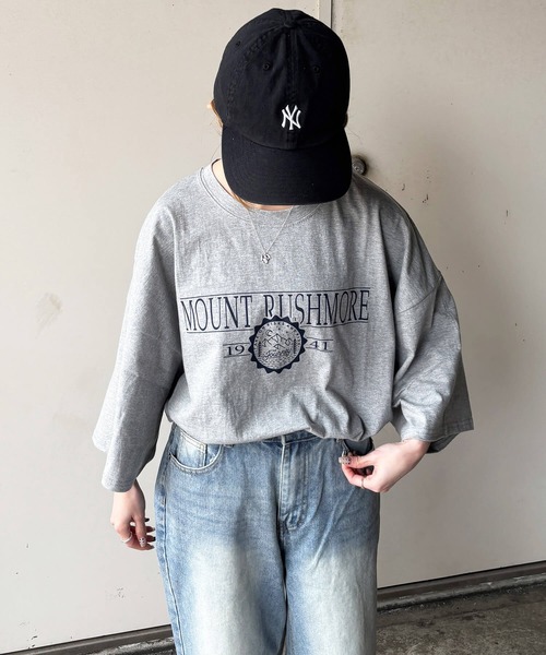 ISOOK(アイスー)の「ビッグサイズロゴTシャツ(kiharu select) / ユニセックス オーバーサイズ ロゴT プリントT メンズライク 古着(Tシャツ/カットソー・レディース・ホワイト/グレー・FREE)」の14枚目の写真
