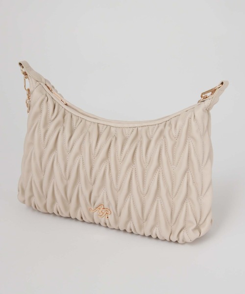 archives（アルシーヴ）の「ロゴプレートウェーブキルトチェーンバッグ（ショルダーバッグ・レディース・ブラック/アイボリー/ローズ・FREE）」の11枚目の写真