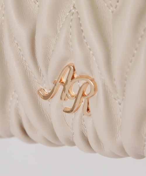 archives（アルシーヴ）の「ロゴプレートウェーブキルトチェーンバッグ（ショルダーバッグ・レディース・ブラック/アイボリー/ローズ・FREE）」の17枚目の写真