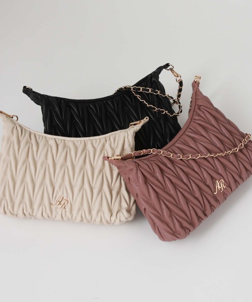 archives（アルシーヴ）の「ロゴプレートウェーブキルトチェーンバッグ（ショルダーバッグ・レディース・ブラック/アイボリー/ローズ・FREE）」の19枚目の写真