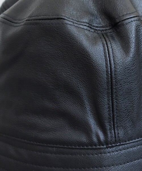 fredy emue(フレディエミュ)の「フェイクレザーバケハ(ハット・レディース・ブラック/グレイッシュベージュ・FREE)」の9枚目の写真