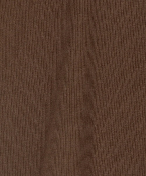 179/WG（イチナナキュウダブルジー）の「クロップド リブTシャツ／ワンポイント刺繍（Tシャツ/カットソー・レディース・オフホワイト/チャコールグレー/ブラウン・FREE）」の12枚目の写真