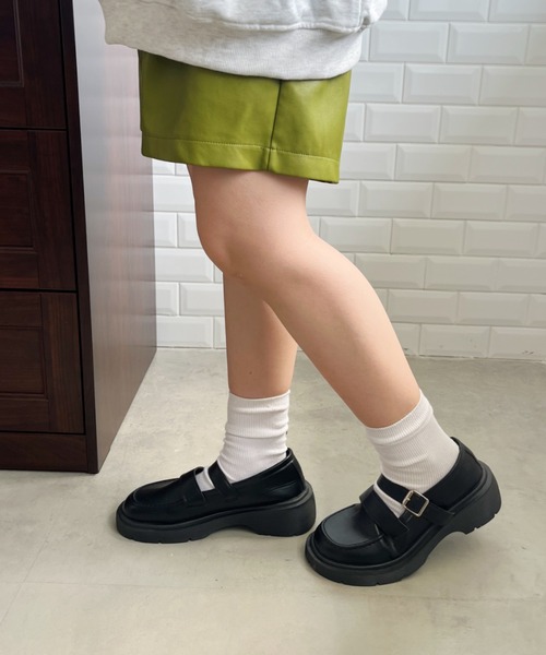 CLEA(クレア)の「ベルト付き厚底ローファー(ローファー・レディース・ブラック/ブラウン・23.5cm/24.5cm)」の22枚目の写真