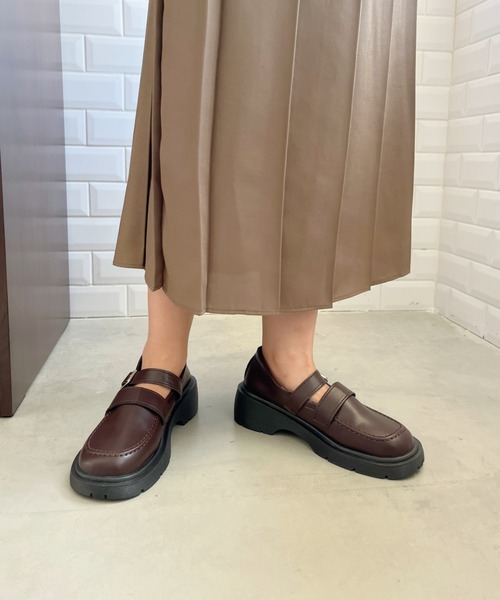 CLEA(クレア)の「ベルト付き厚底ローファー(ローファー・レディース・ブラック/ブラウン・23.5cm/24.5cm)」の14枚目の写真