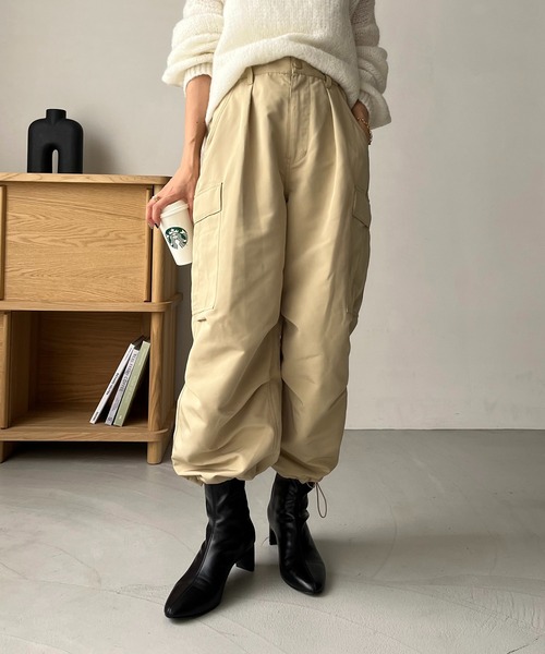 CAPRICIEUX LE'MAGE(カプリシューレマージュ)の「裾ドロストカーゴパンツ(カーゴパンツ・レディース・ベージュ/ホワイト・36/38)」の3枚目の写真