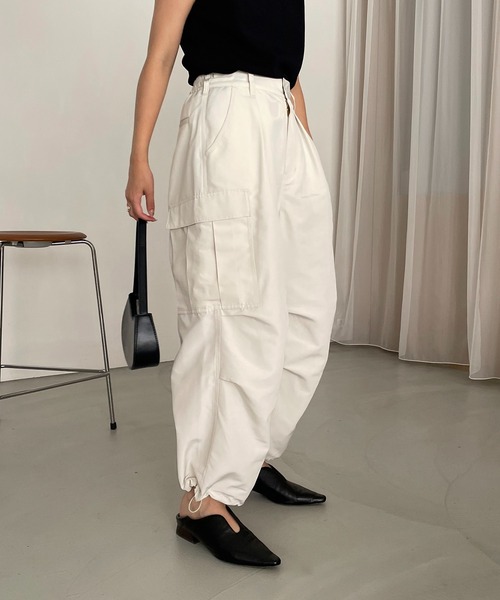 CAPRICIEUX LE'MAGE(カプリシューレマージュ)の「裾ドロストカーゴパンツ(カーゴパンツ・レディース・ベージュ/ホワイト・36/38)」の13枚目の写真
