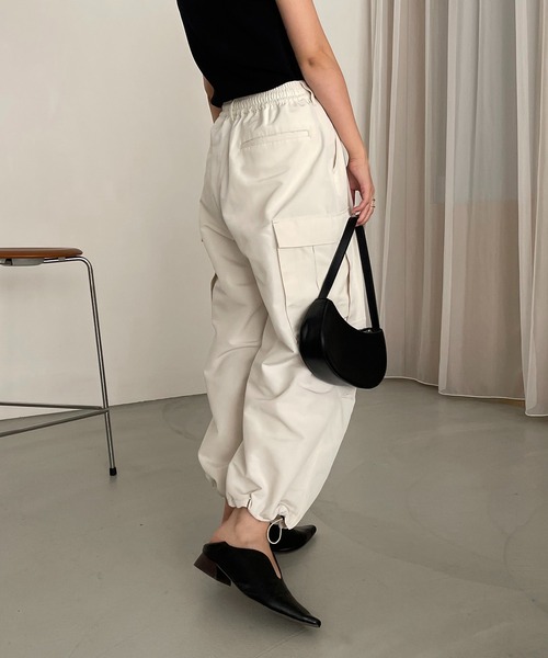 CAPRICIEUX LE'MAGE(カプリシューレマージュ)の「裾ドロストカーゴパンツ(カーゴパンツ・レディース・ベージュ/ホワイト・36/38)」の16枚目の写真