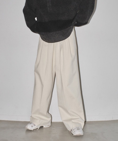 TODAYFUL（トゥデイフル）の「TODAYFUL Peachskin Tuck Trousers