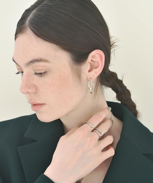 LHME(エルエイチエムイー)の「【WEB限定】”Aqua”フィンガーリング/サージカルステンレス(金属アレルギー対応)【LHME / エルエイチエムイー】(リング・レディース・シルバー/ゴールド・ONE SIZE)」の3枚目の写真
