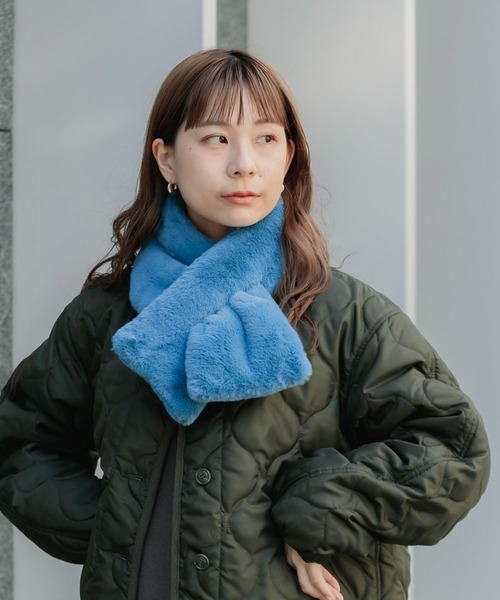 SMELLY（スメリー）の「エコファーティペット（マフラー・レディース・ベージュ/ブルー・-）」の7枚目の写真