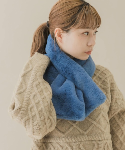 SMELLY（スメリー）の「エコファーティペット（マフラー・レディース・ベージュ/ブルー・-）」の9枚目の写真