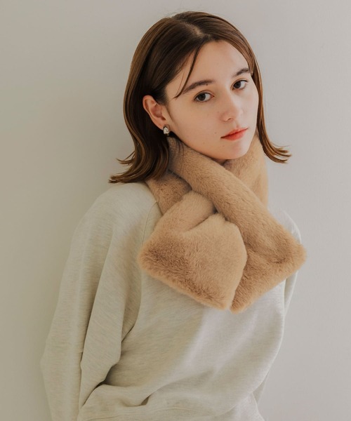 SMELLY（スメリー）の「エコファーティペット（マフラー・レディース・ベージュ/ブルー・-）」の13枚目の写真