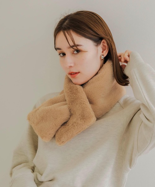 SMELLY（スメリー）の「エコファーティペット（マフラー・レディース・ベージュ/ブルー・-）」の14枚目の写真