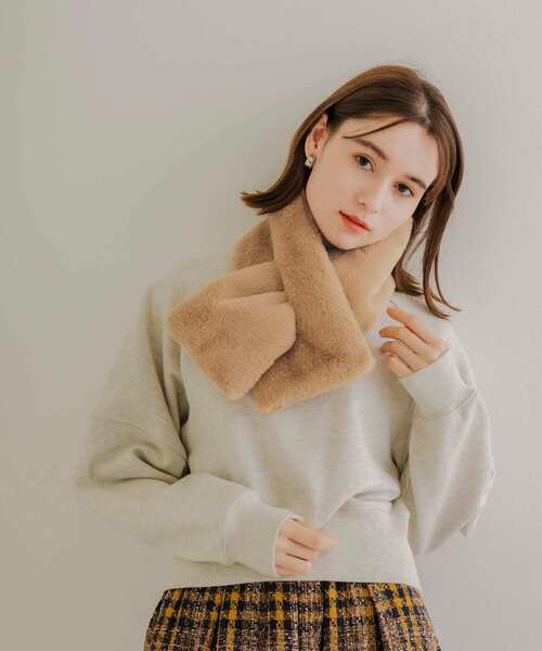 SMELLY（スメリー）の「エコファーティペット（マフラー・レディース・ベージュ/ブルー・-）」の15枚目の写真