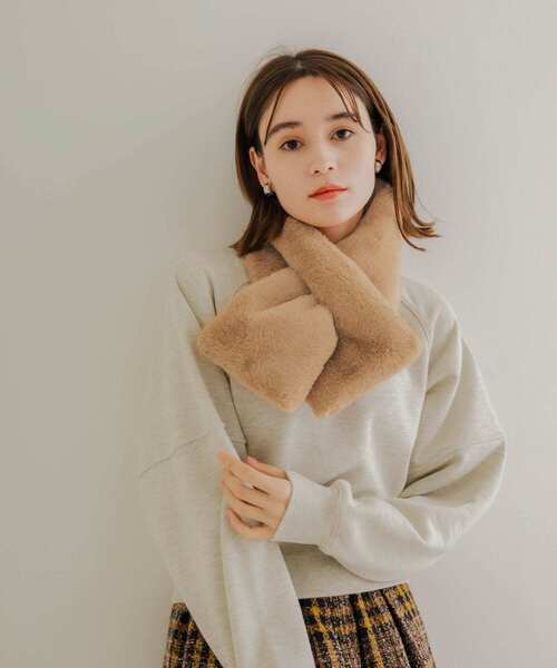 SMELLY（スメリー）の「エコファーティペット（マフラー・レディース・ベージュ/ブルー・-）」の16枚目の写真