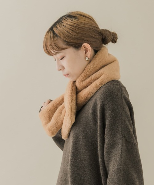 SMELLY（スメリー）の「エコファーティペット（マフラー・レディース・ベージュ/ブルー・-）」の3枚目の写真