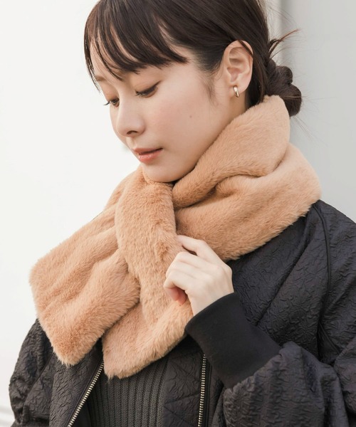 SMELLY（スメリー）の「エコファーティペット（マフラー・レディース・ベージュ/ブルー・-）」の4枚目の写真
