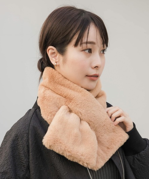 SMELLY（スメリー）の「エコファーティペット（マフラー・レディース・ベージュ/ブルー・-）」の5枚目の写真