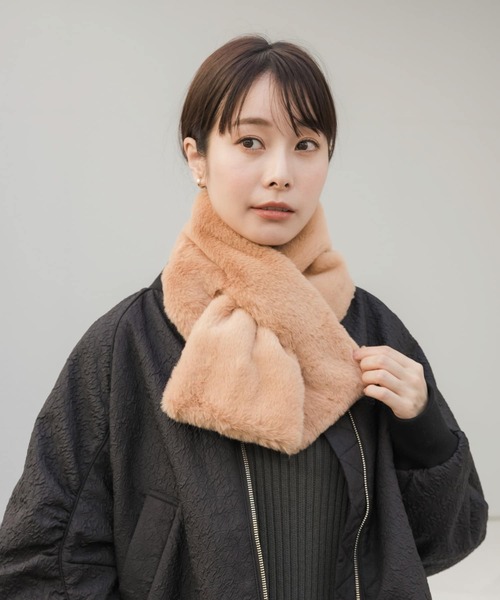 SMELLY（スメリー）の「エコファーティペット（マフラー・レディース・ベージュ/ブルー・-）」の6枚目の写真