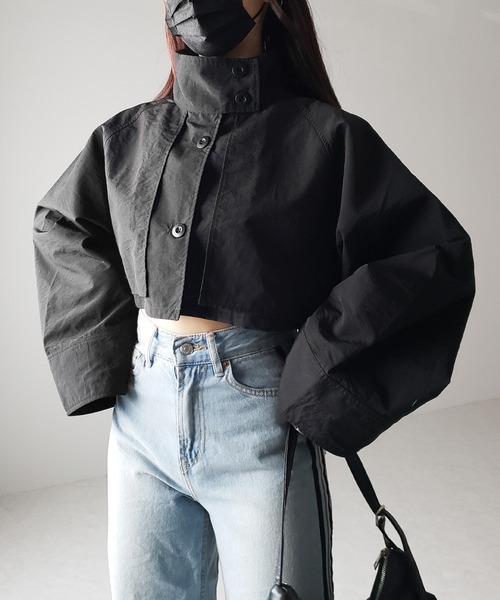 me+em select（ミームセレクト）の「【 ２WAY 】ワイドスリーブスタンドカラーナイロンショートトレンチコート（トレンチコート・レディース・グレイッシュベージュ/ブラック・FREE）」の4枚目の写真