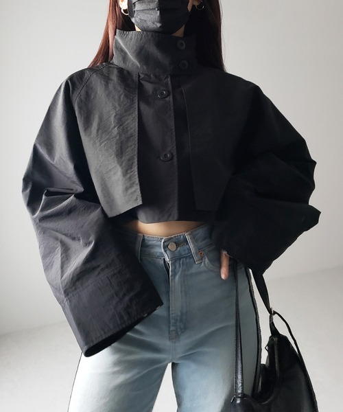 me+em select（ミームセレクト）の「【 ２WAY 】ワイドスリーブスタンドカラーナイロンショートトレンチコート（トレンチコート・レディース・グレイッシュベージュ/ブラック・FREE）」の6枚目の写真